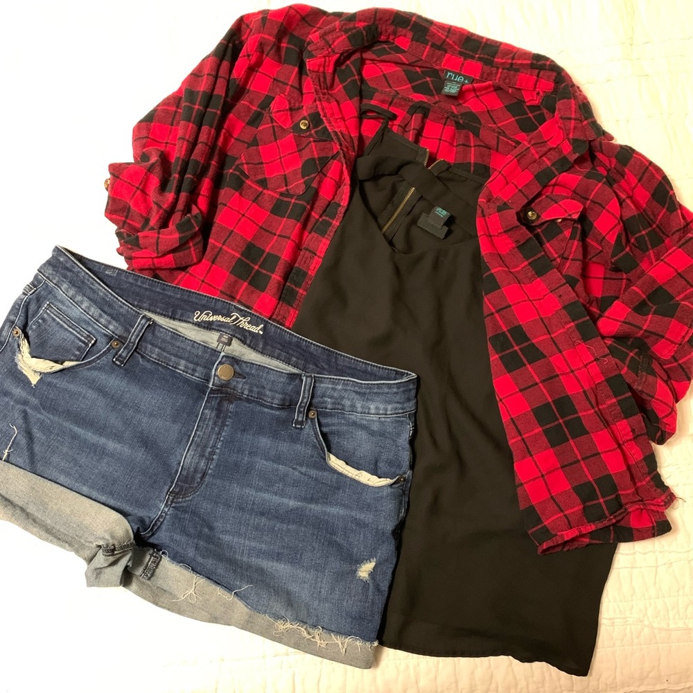 Universal Thread Jean Shorts 18W